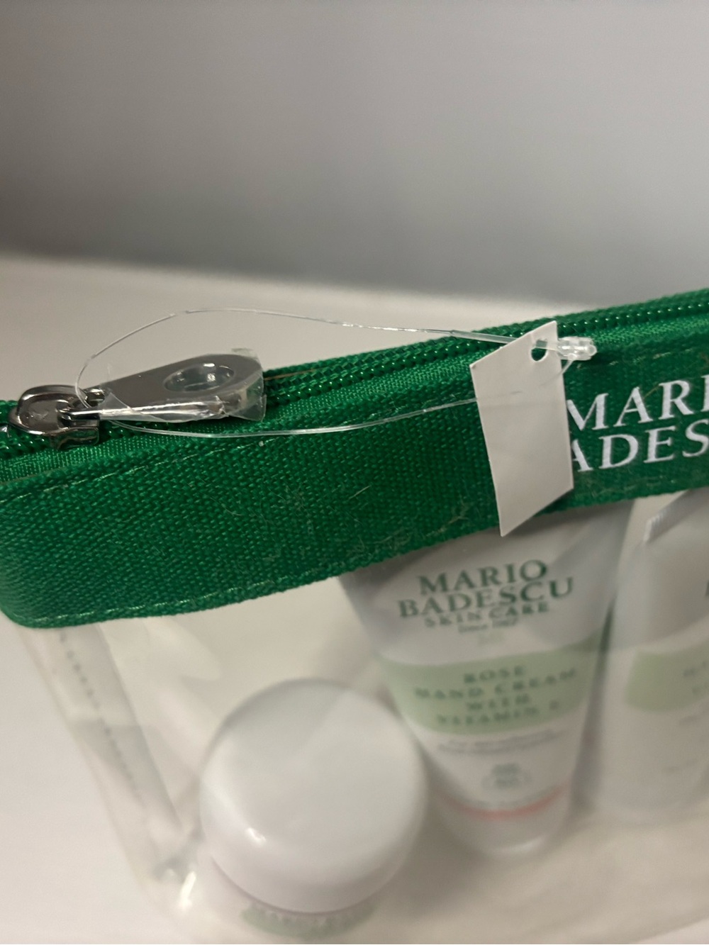 Mario Badeacu three types of skin car and lip mask in carring bag. - Picture 4 of 4